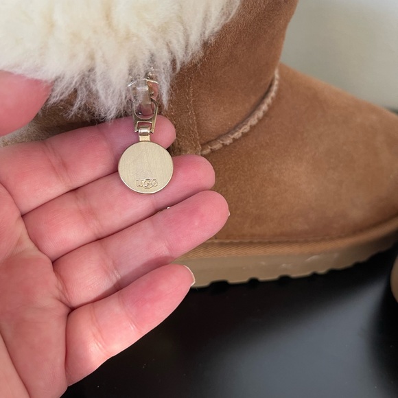 Uggs Mini Boots - Picture 3 of 8